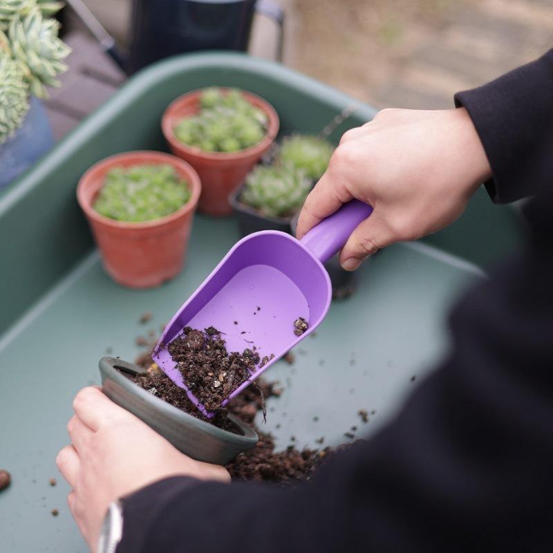 Soil Scoop Tool - Plastic Garden Scoop Multi-functional Soil Shovel